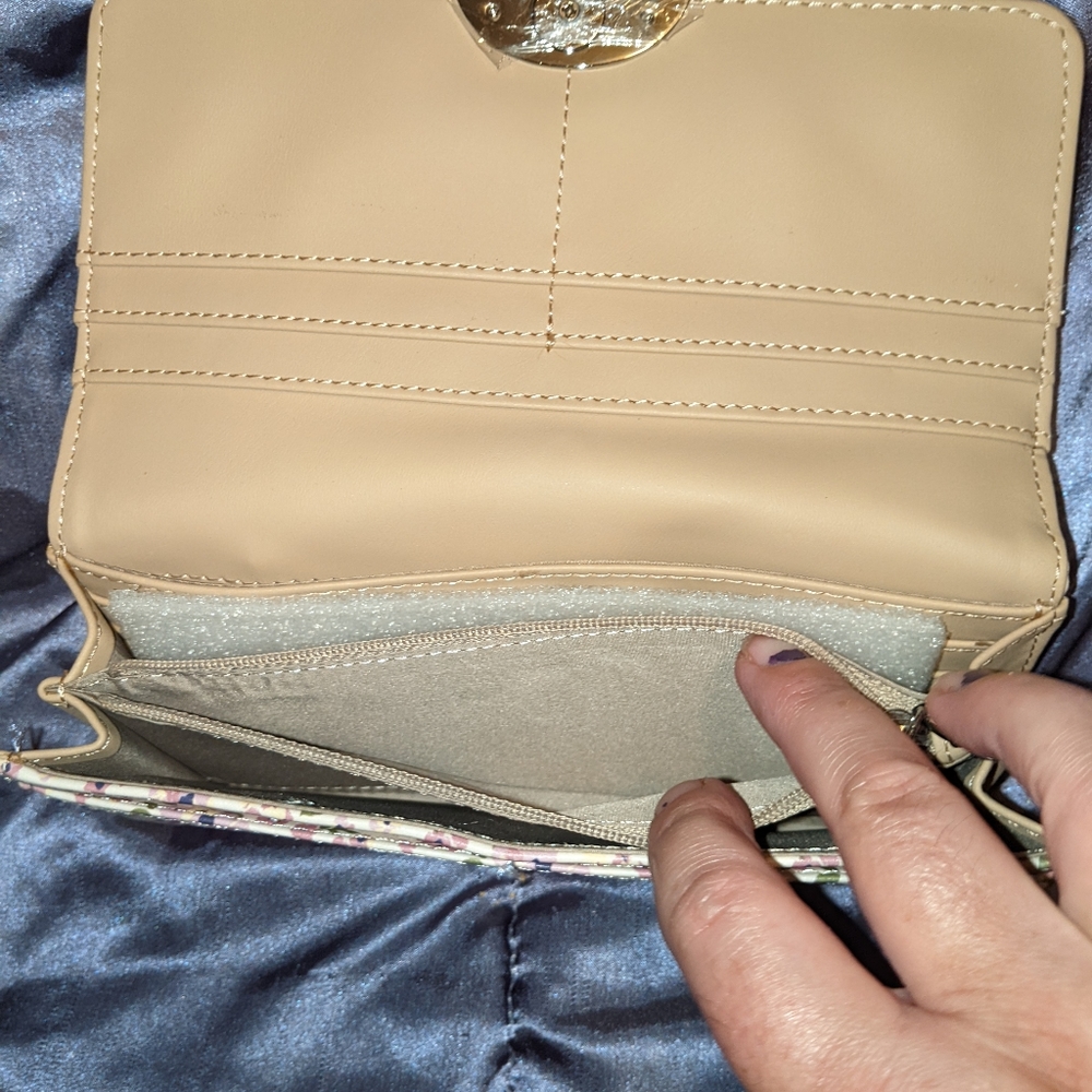 NINE WEST CLUTCH/WALLET - Picture 7 of 7